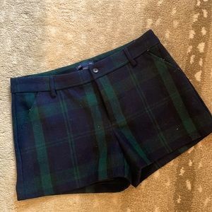 Gap black watch plaid shorts!